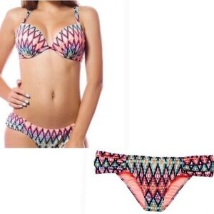 Victoria’s Secret The Knockout Bikini Chevron Print multicoloured bottoms Sz S